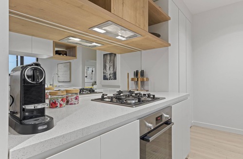 South Melbourne Apartment | Zi apartments - Balcony, Bayview, Sauna, Steam Room & Pool