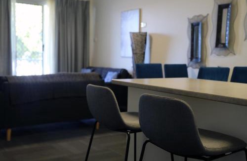 Batemans Bay Hotel | Zorba Waterfront Motel