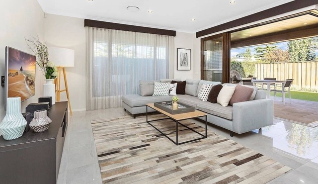 1 1/2 hrs South of Sydney - up to 8 Adults - Brand new