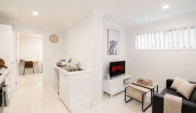 1 Bdr Apt w/AC & Kitchen | Parking | 314AF1