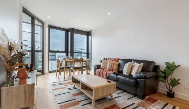 1 bedroom apartment near sporting district