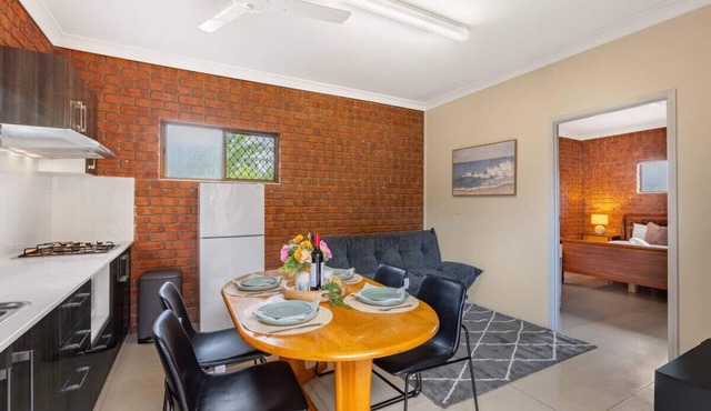 1 Bedroom Comfy Unit Sleep 3 close to mall and bus