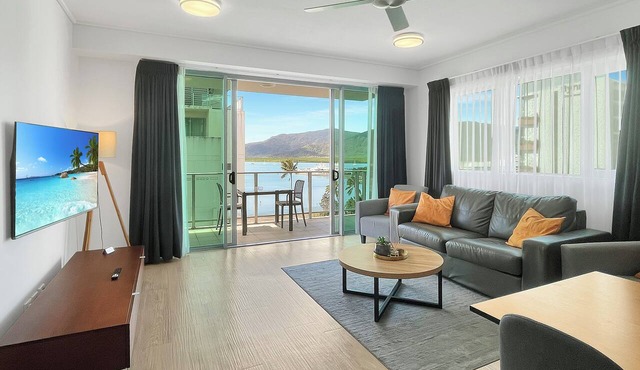 '10-B' Harbour View Apartment — 2BR | 2BA | Pool | Ocean Views