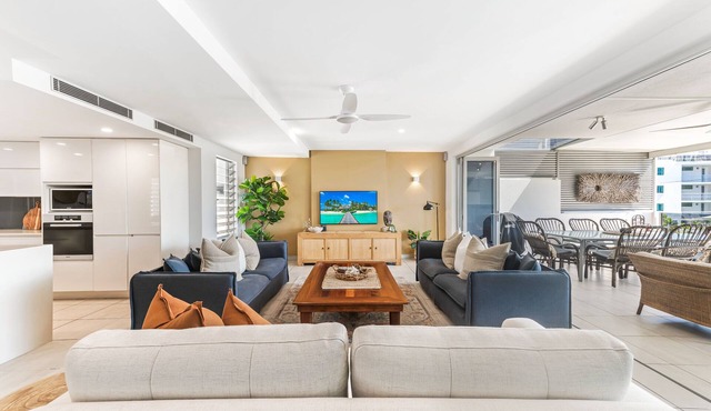 100 steps to the beach. Our modern Sunshine Coast home accommodates 12 guests