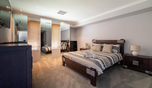 13 Home Close to Swan Valley in Brabham Family perfect