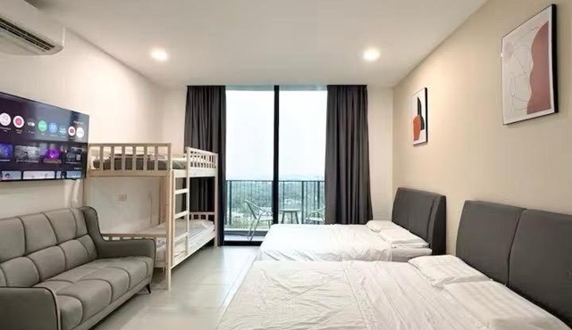 13th FL-The Podium-Studio-Free 1 Parking-6 Pax
