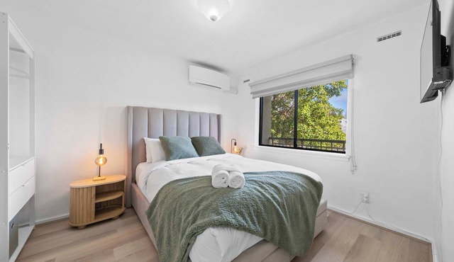 15 Calm & Cosy w Parking - Walk to Beach & Train