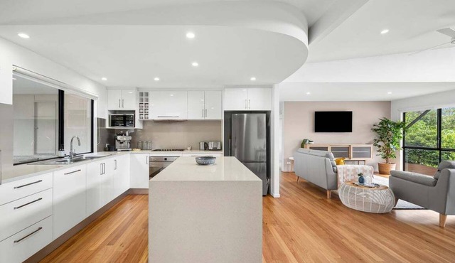 153 Centenary Heights Road