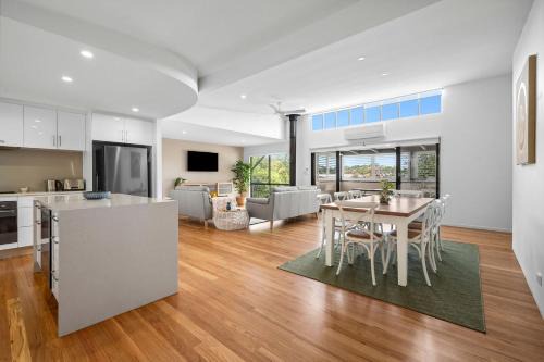 153 Centenary Heights Rd