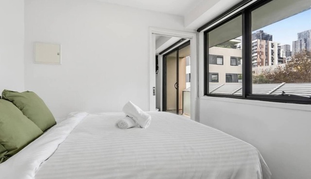 1BR Apt, 2 Min Walk to Hospital & Institute