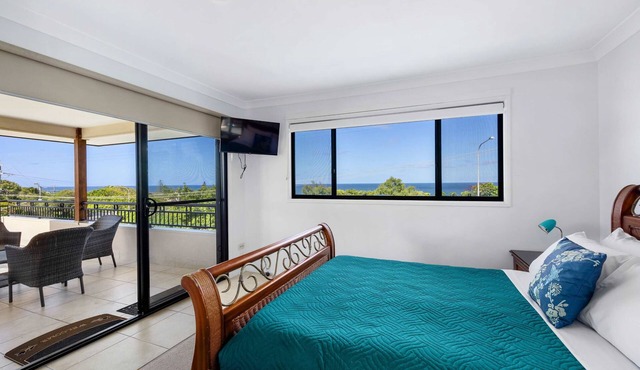 1BR Coastal Escape Studio, Walk to Peregian Beach!