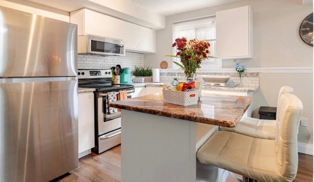 2 BD basement Apt - 15-20 Minutes to Niagara Falls,CA in St. Catharines