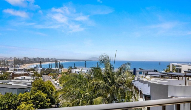 2-Bed near Beach with BBQ & Stunning Ocean Views