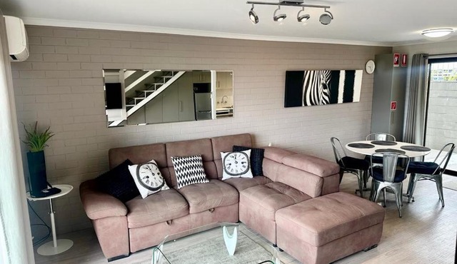 2 Bedroom 2 level apartment Hydra Unit 3