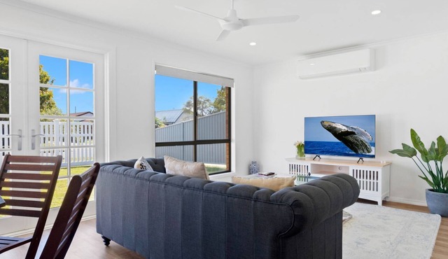 2 bedroom townhouse on Currimundi lake