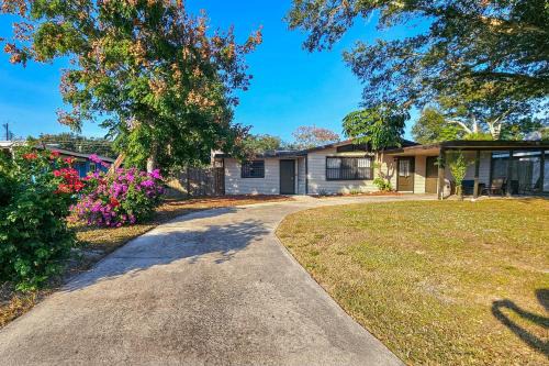 2 Mi to Cocoa Riverfront Park: Home w/Patio! in Cocoa