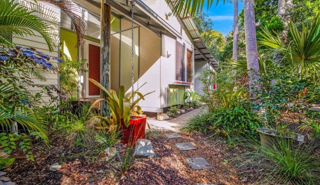 2 Naiad Court Rainbow Shores. Walk to beach. Pets welcome. Wifi