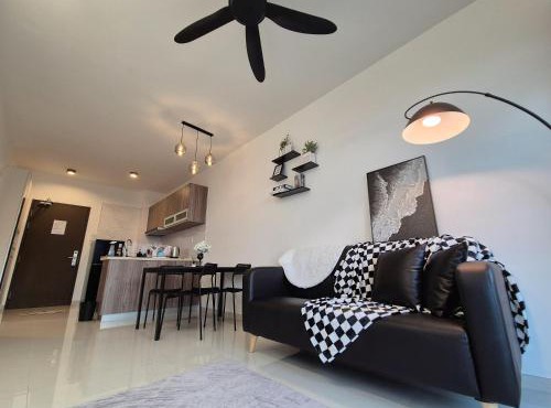 2 Rooms unit w Balcony & Spectacular view - 4 pax in Johor Bahru