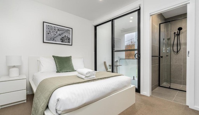 2-Storey Lumiere Townhouse with Private Courtyard - Hosted by Canstay
