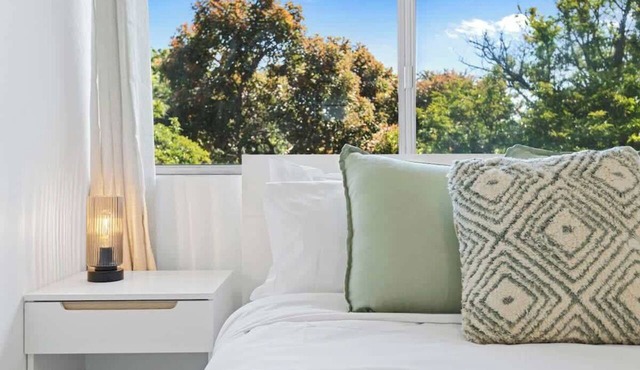 22 Superb Subiaco Apt for Couples parkng
