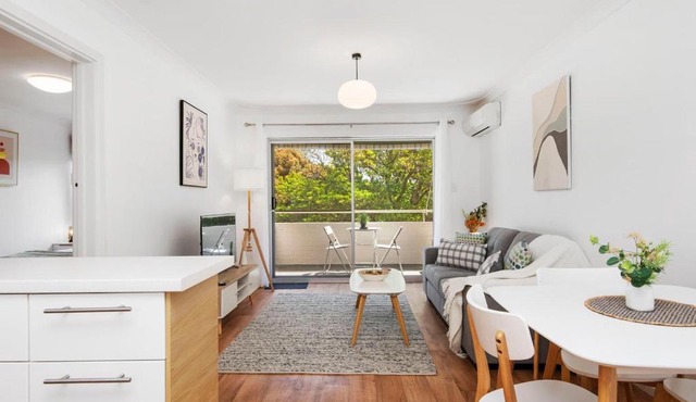 22 Superb Subiaco Apt for Couplesparkng