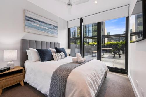 2Bdrm Apt with Lge Terrace near Sthn Cross Station
