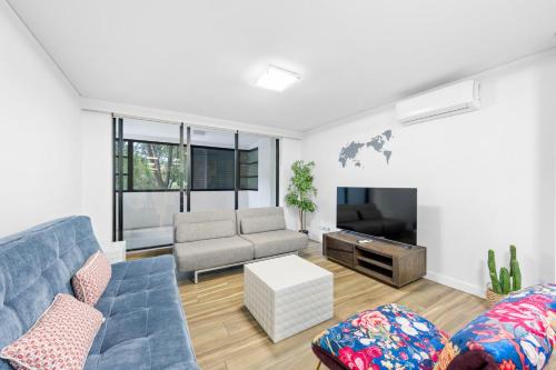 2BR Apt with Parking Walk to ICC & Darling Harbour & CBD & Chinatown