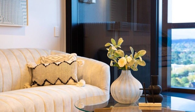 2BR skyview BoxHill center