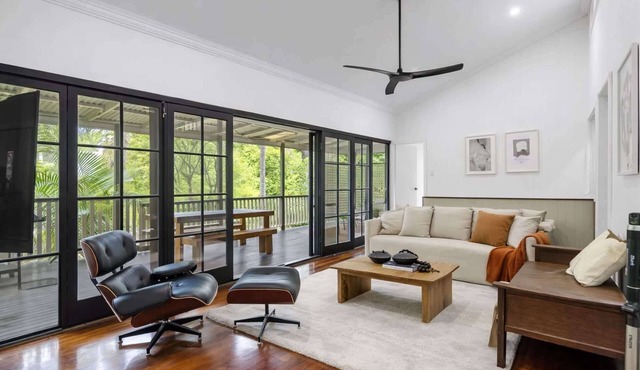 3 Bed Balmoral Retreat with Private Green Oasis
