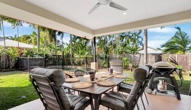 3-Bed Family Home with Pool & BBQ by the Beach