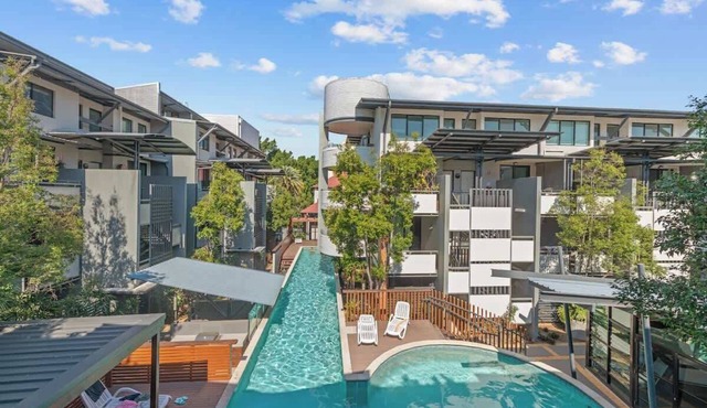 3-Bed Teneriffe Apartment - Pool | Gym | Parking