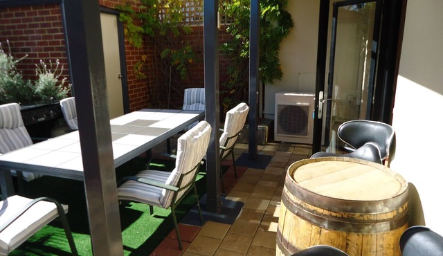 3 Bedroom, 3 Bathroom Super Spacious Villa In Fremantle