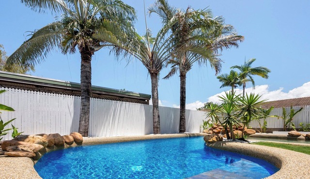 3 Palms Lagoon Pool Villa