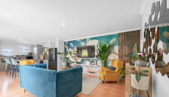 3 x 2 x 2 Holiday house in Ellenbrook with beautiful view from garden.
