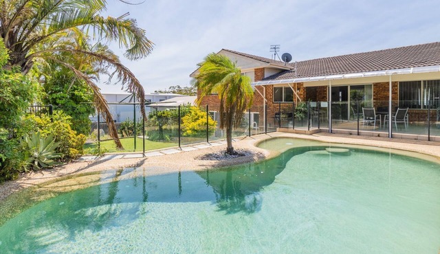 33 Gloucester St - Beautifully furnished house with stunning views and a pool