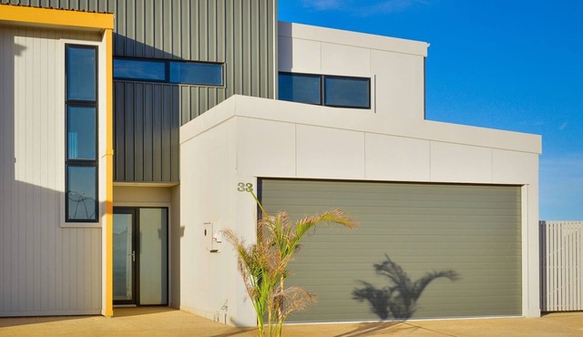 33 Inggarda Lane - Impressive Marina property