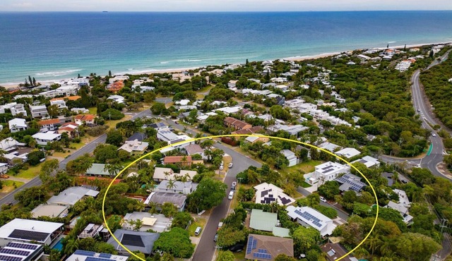 350m to ocean | 600m to shops/restaurants | 4 BR | 3.5 bath | A/C | Wi-Fi