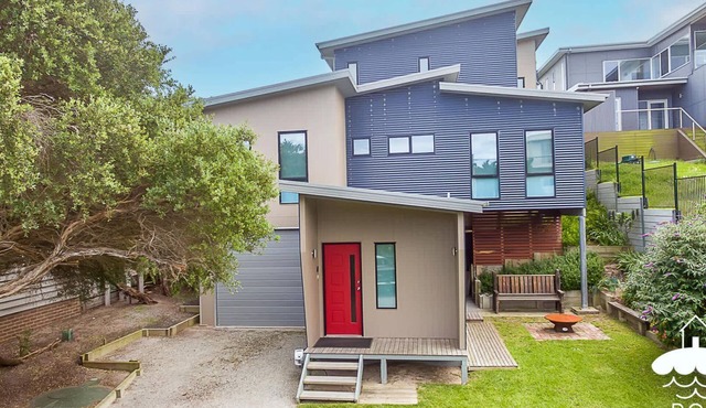 37 Oceanview Pde in Sandy Point