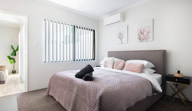 3BR Sanctuary: Riverside Escape Near Freo & Perth