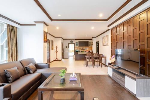 4.13 Karon View 2 Bed 5 Minutes walk Karon Beach in Karon Beach