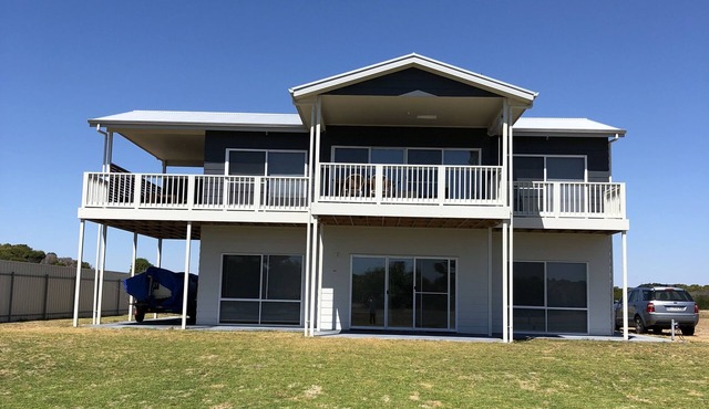 4 Bedroom Beach House with Sea Views. Now with wifi and foxtel.