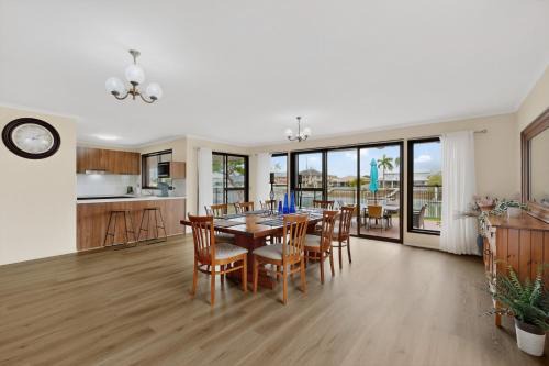 4B Canal-Style Living Newport