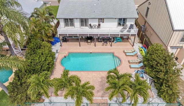 4Bdm Waterfront Home w/Heated Pool, Walk to Beach in Indian Rocks Beach