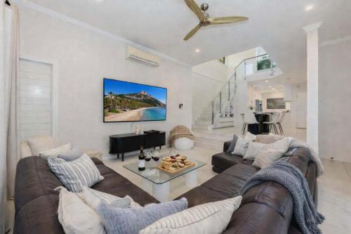 4BR 2BA Stay Townsville, Walk to strand