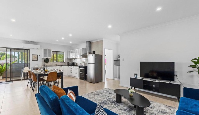 4BR Carlisle Stay Near Airport & Stadium Sleeps 8