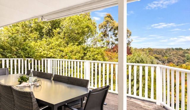5 Bed Gorgeous Views. Large Deck & Multiple Ensuites