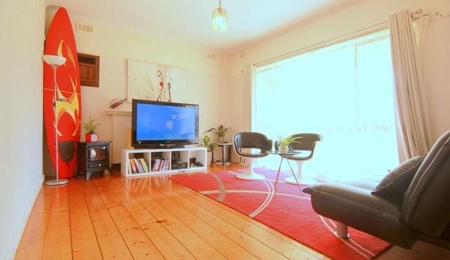 【5 BEDS】Walk to Train Station Melbourne CBD 14KM Airport 15mins