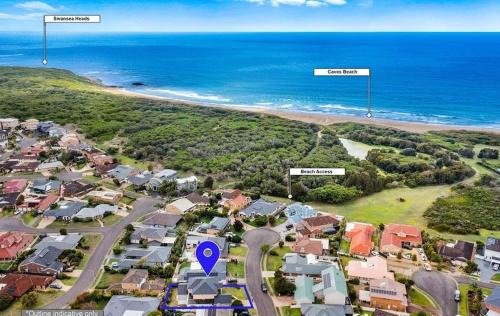 5 Mins Walk to Beach, Large 5BR, 3 Bathrooms House