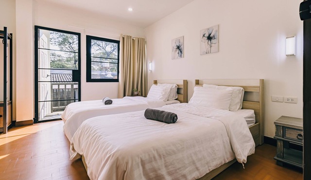 5 minutes to Tha Pea 4BR Home with Art Space in Chang Wat Chiang Mai
