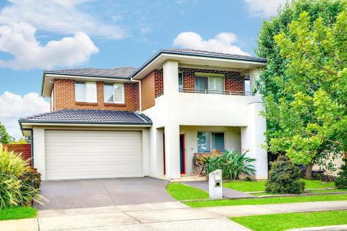 6 Bedroom Group House Sleeps 13 Near Western Sydney Airport Penrith